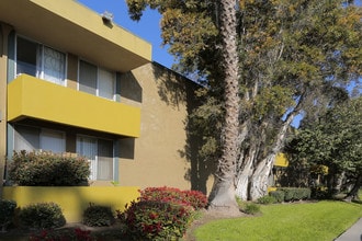 Country Wood Apartments in Lakewood, CA - Building Photo - Building Photo