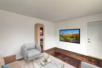 1610 S Cedar St in Lansing, MI - Building Photo - Building Photo