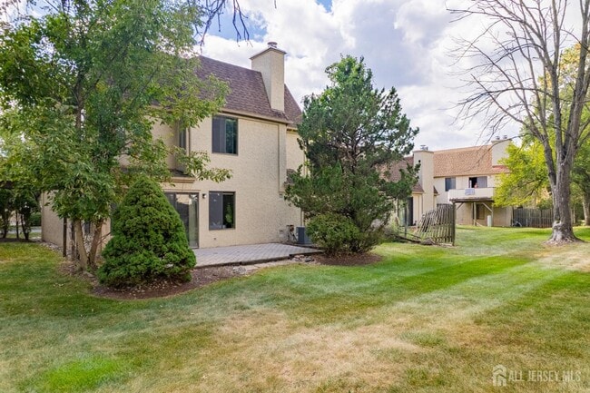 31 Gate House Ln in Edison, NJ - Building Photo - Building Photo