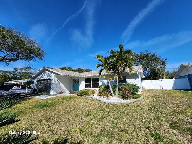 4427 Saxon Dr in New Smyrna Beach, FL - Building Photo - Building Photo