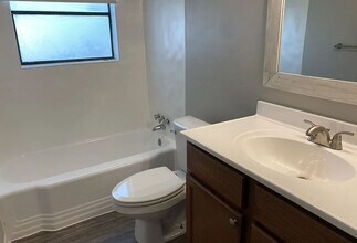 106 Waverly Dr in Bryan, TX - Building Photo - Building Photo