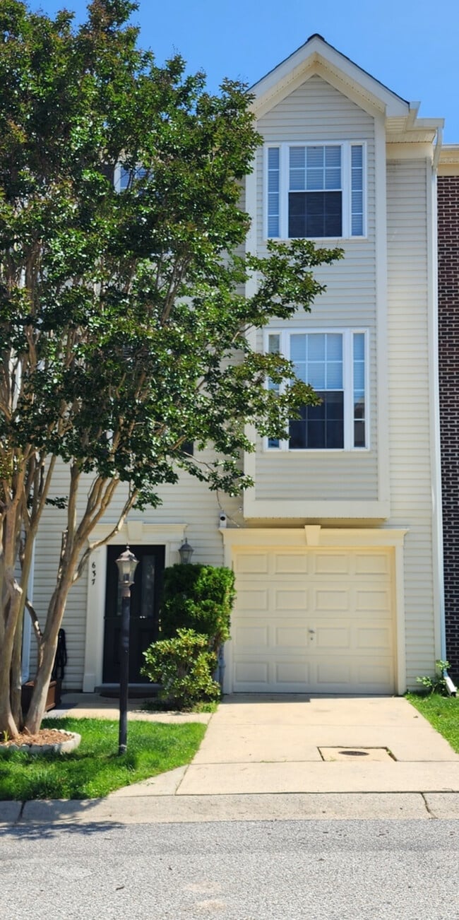 property at 637 Baystone Ct