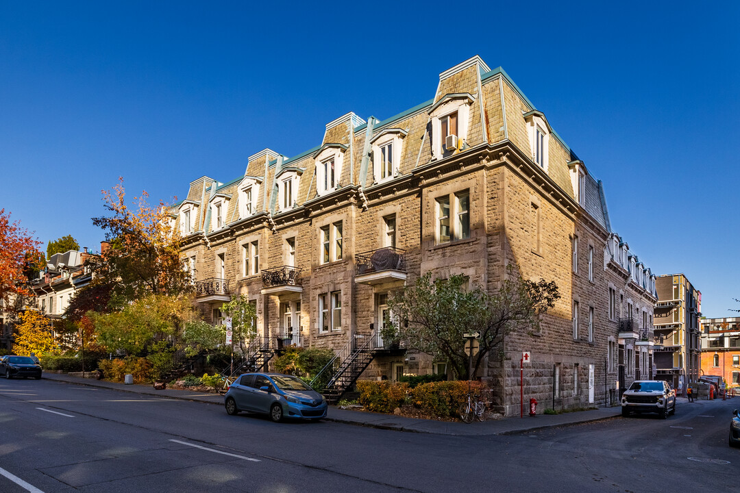 2061-2083 Saint-Urbain Rue in Montréal, QC - Building Photo