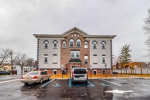 33 Second St in Raritan, NJ - Building Photo