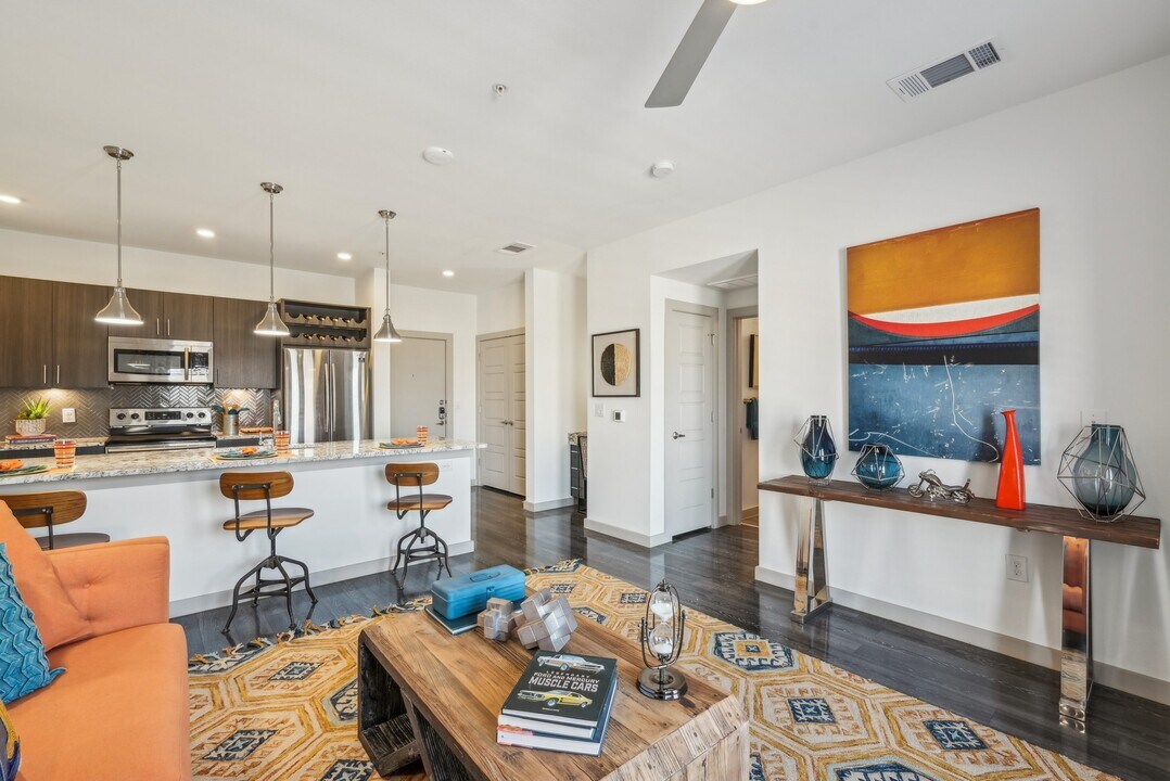 Alma Hub 121 in McKinney, TX - Foto de edificio