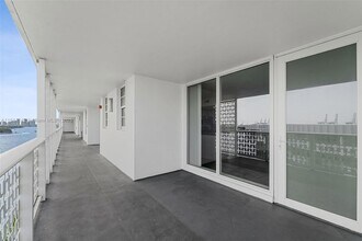 910 West Ave, Unit 0205 in Miami Beach, FL - Building Photo - Building Photo