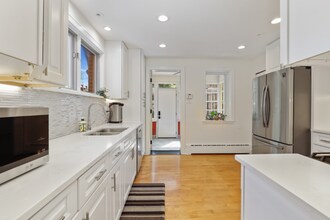 108 Girard Ave in Wilmette, IL - Building Photo - Building Photo