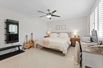 7161 SW 55th Terrace W in Miami, FL - Building Photo - Building Photo