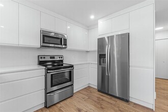 376 Prestwick Cir in Palm Beach Gardens, FL - Building Photo - Building Photo