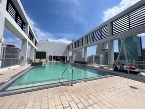 151 SE 1st St, Unit 2409 in Miami, FL - Building Photo - Building Photo