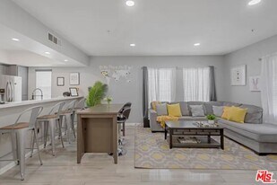 12032 S Broadway in Los Angeles, CA - Building Photo