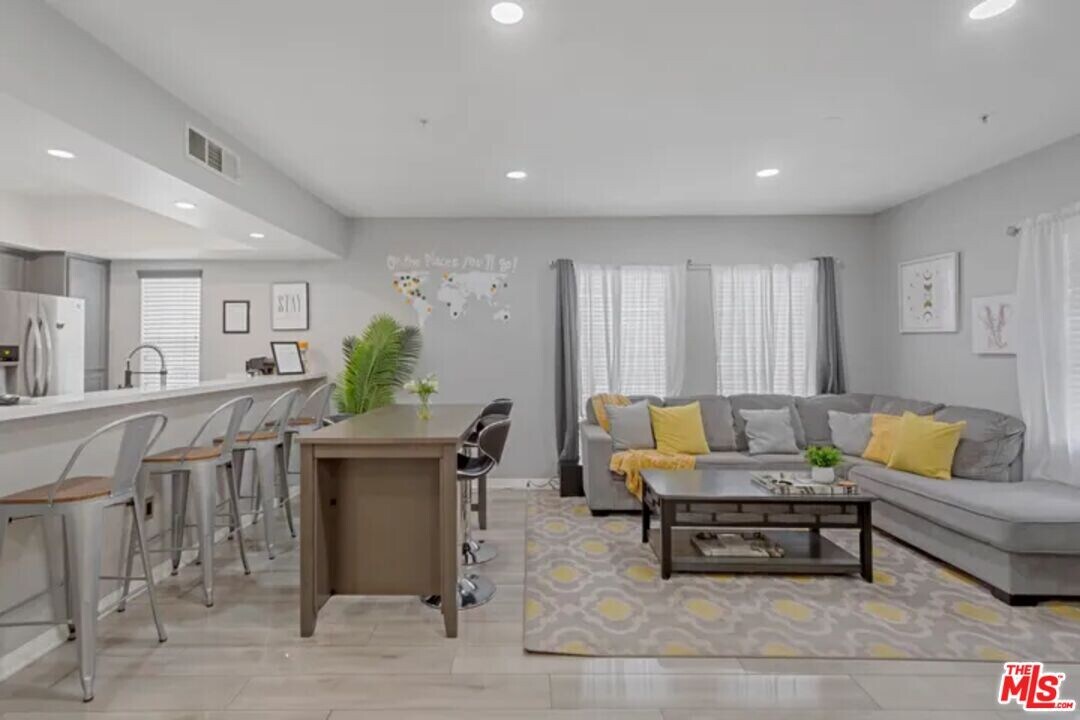 12032 S Broadway in Los Angeles, CA - Building Photo