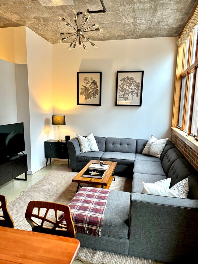 property at 640 Glen Iris Dr NE