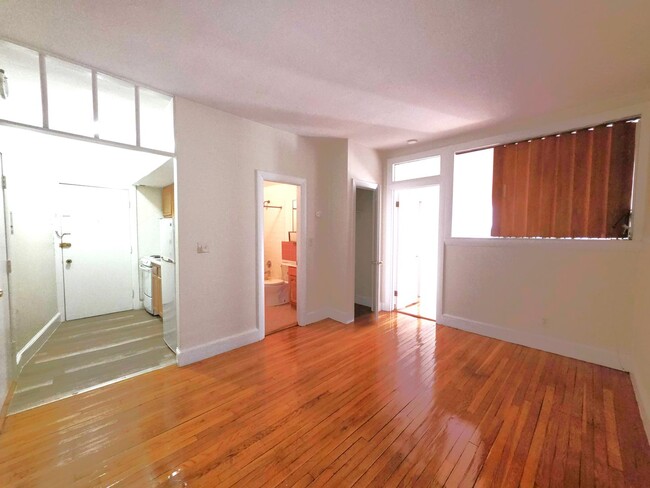 40 Lancaster Terrace in Brookline, MA - Building Photo - Building Photo