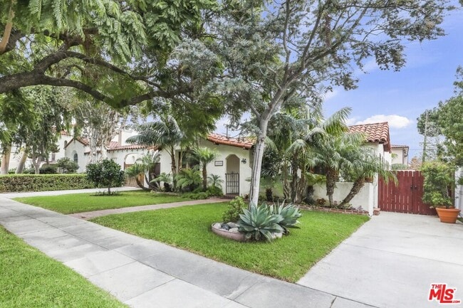10516 Ayres Ave in Los Angeles, CA - Building Photo - Building Photo