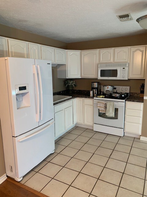 2429 19th Ave N in Texas City, TX - Building Photo - Building Photo