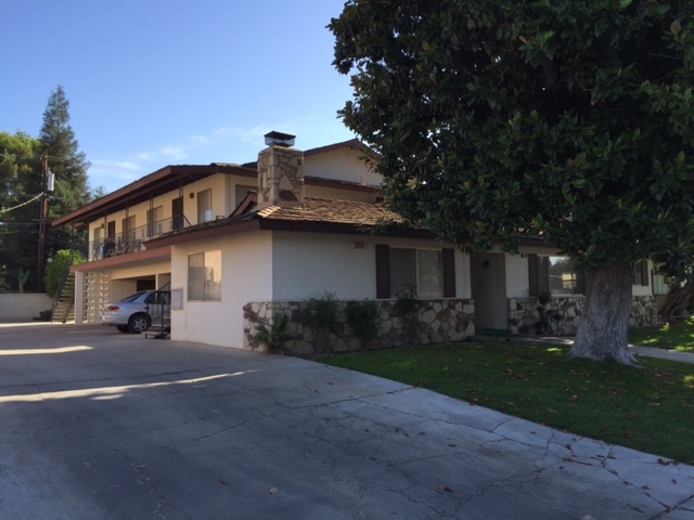 6300 Stockdale Hwy in Bakersfield, CA - Foto de edificio