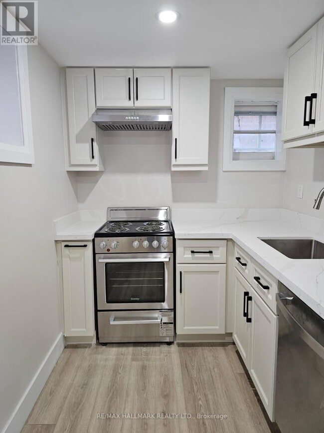 159 Richmond St in Richmond Hill, ON - Building Photo - Building Photo