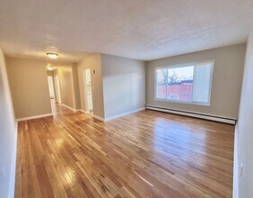 737 Longfellow Street NW in Washington, DC - Foto de edificio - Interior Photo