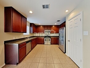 455 Dolly Dr in Converse, TX - Building Photo - Building Photo