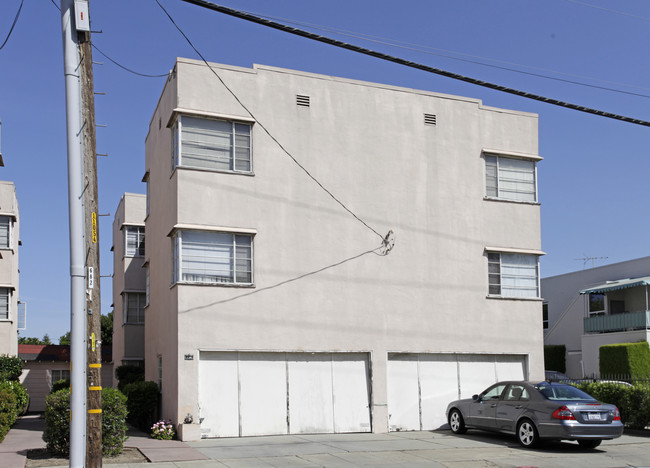 158 W Broadmoor Blvd in San Leandro, CA - Foto de edificio - Building Photo