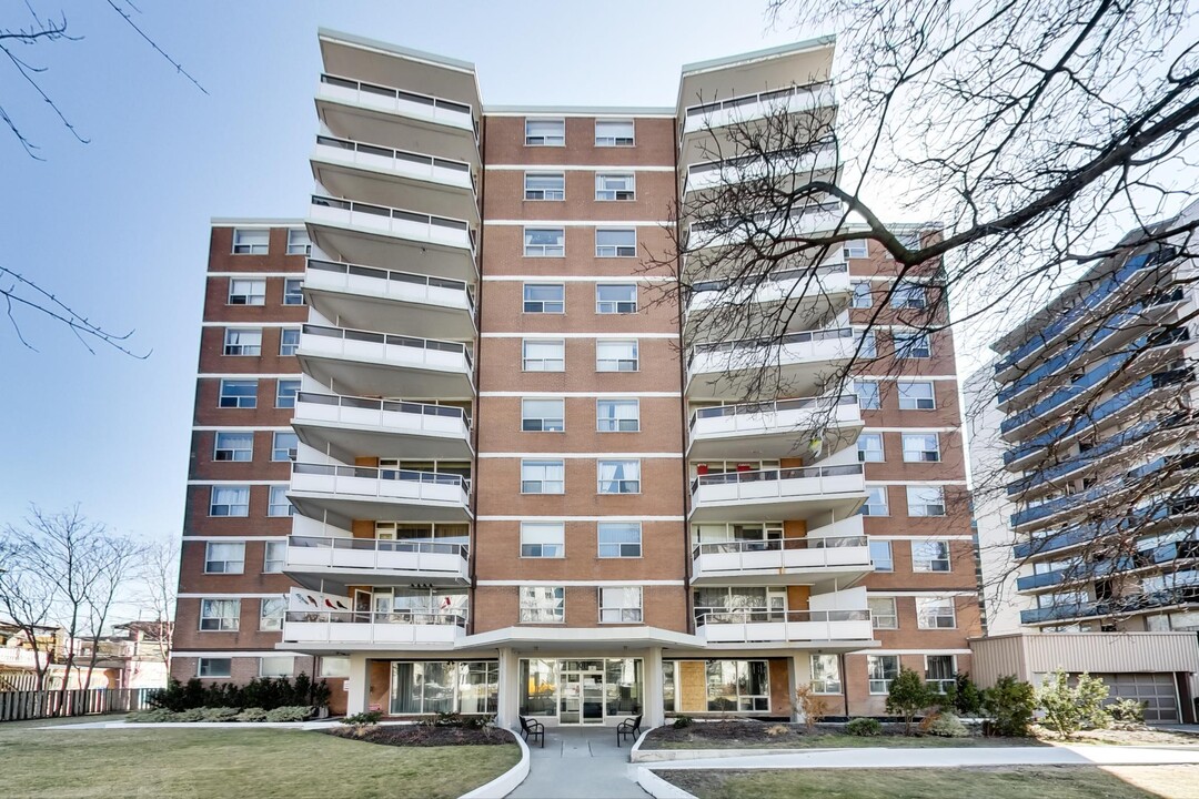 Cosburn Apartments in Toronto, ON - Building Photo