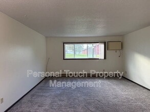 1050 Front St in Casselton, ND - Foto de edificio - Building Photo