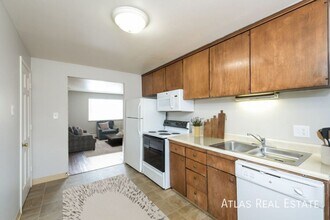 2377 S Locust St in Denver, CO - Building Photo - Building Photo