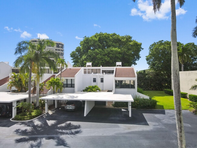 1900 Presidential Way in West Palm Beach, FL - Building Photo - Building Photo