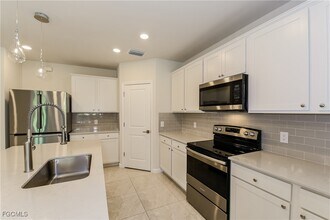 10820 Firebush Cir in North Fort Myers, FL - Building Photo - Building Photo