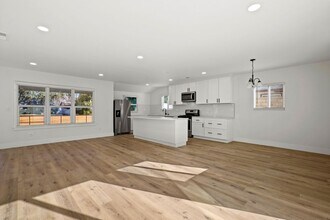 17434 Saticoy St in Los Angeles, CA - Building Photo - Building Photo