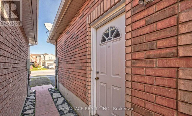 182 Madelaine Dr in Barrie, ON - Building Photo - Building Photo