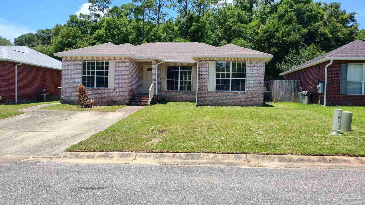1954 Wyatt St in Pensacola, FL - Building Photo