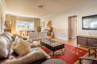 917 SE 25th Ave in Portland, OR - Foto de edificio - Building Photo