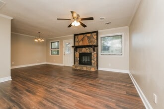 9346 Woodknoll Way in Jonesboro, GA - Foto de edificio - Building Photo