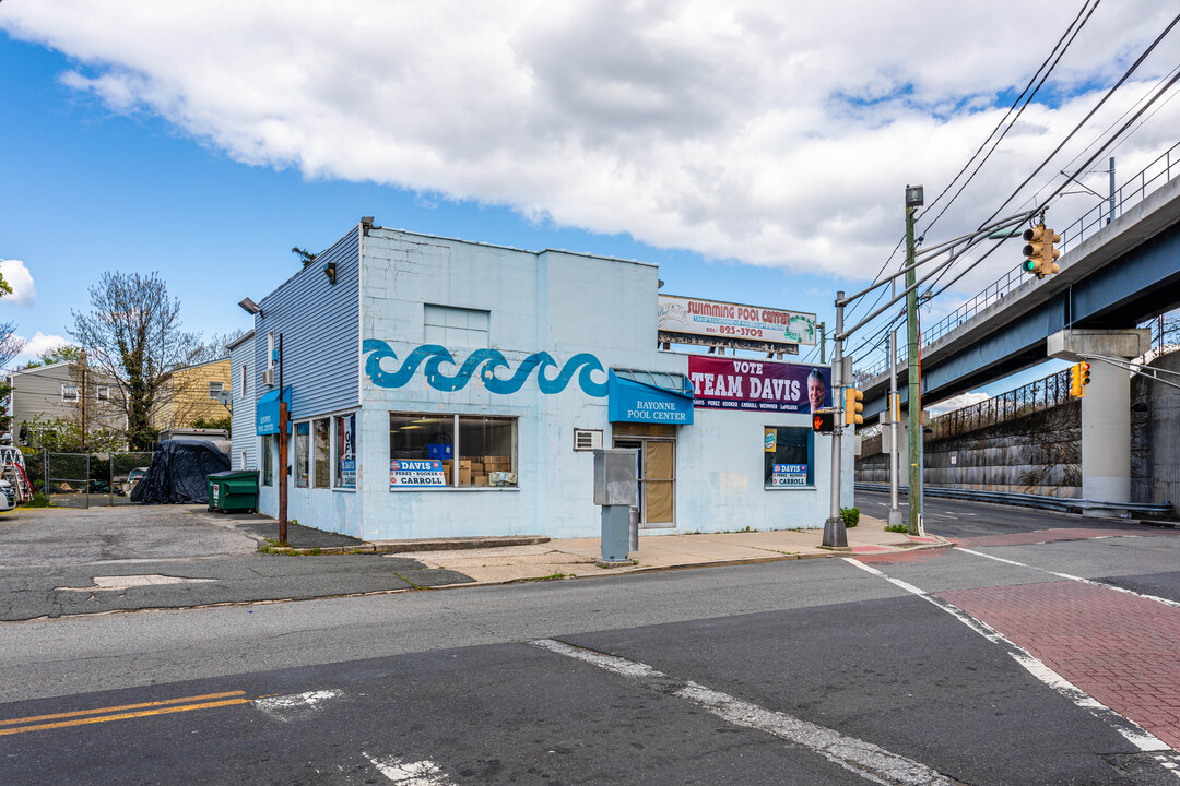 17 Avenue E in Bayonne, NJ - Foto de edificio