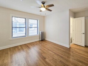 520 W Cornelia Ave, Unit 110 in Chicago, IL - Foto de edificio - Building Photo