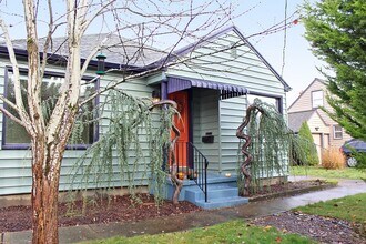 2549 N Russet St in Portland, OR - Building Photo - Building Photo