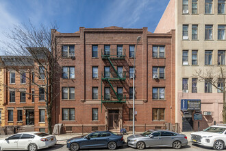 1723 Woodbine St in Ridgewood, NY - Building Photo - Building Photo