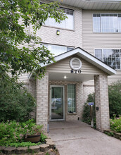 Oak Hills Manor - Ages 55+ in Circle Pines, MN - Building Photo - Building Photo