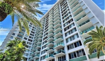 1000 West Ave in Miami Beach, FL - Building Photo