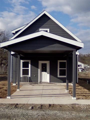 property at 112 E Oak St