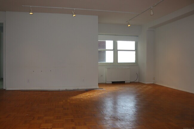 31 Woodland St in Newington, CT - Building Photo - Building Photo