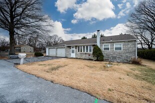 7 Helen Ln in Reading, PA - Building Photo