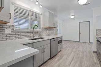 7086 Plymouth Rd in Stockton, CA - Building Photo - Building Photo