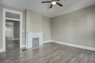 215 Byrd St in Covington, KY - Foto de edificio - Building Photo