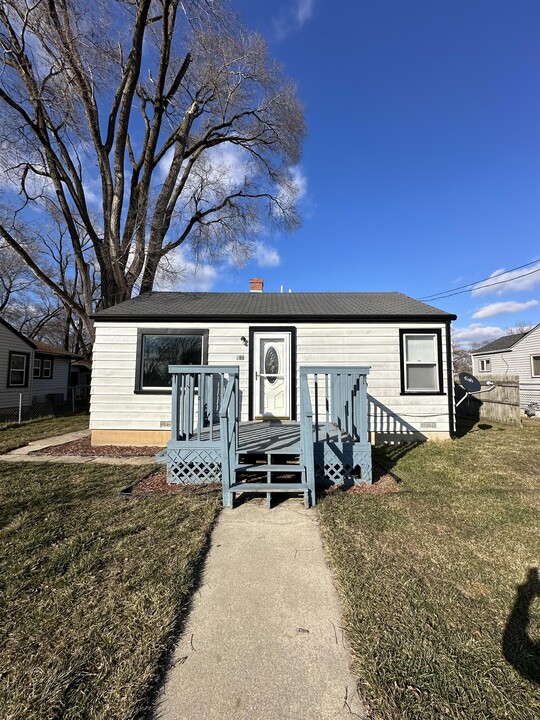 322 Old Harlem Rd in Machesney Park, IL - Building Photo