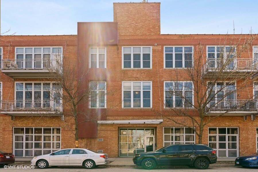 2111 W Churchill St in Chicago, IL - Building Photo