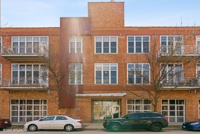 property at 2111 W Churchill St