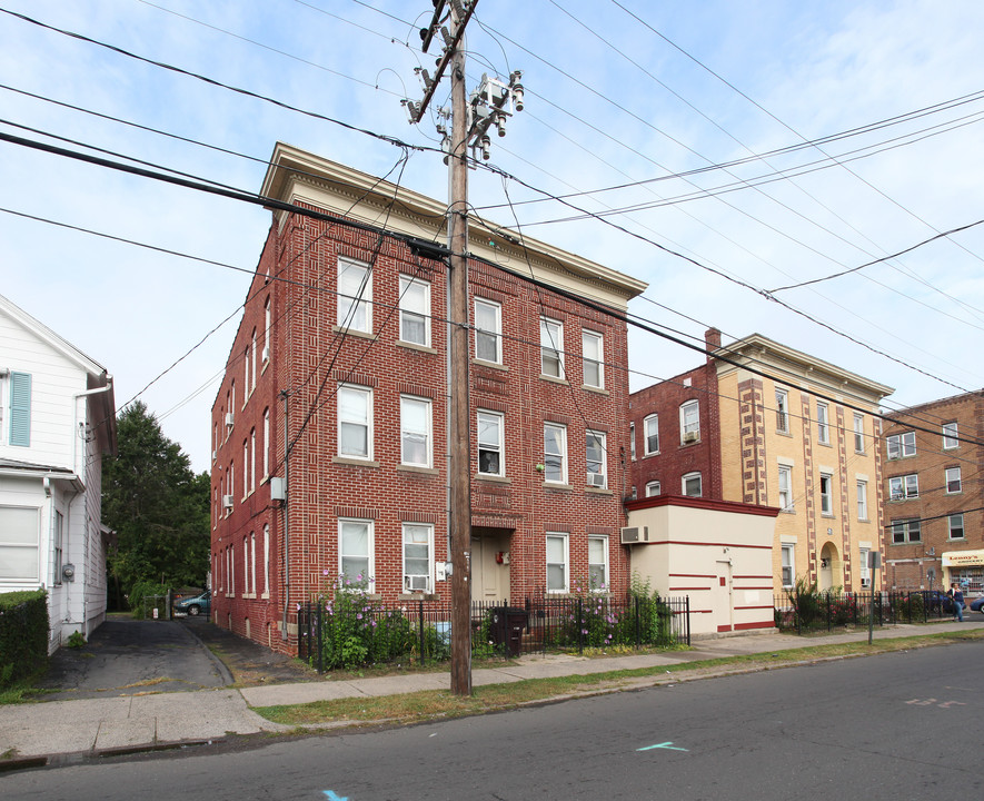 66-68 Oak St in New Britain, CT - Building Photo